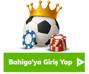 Taçlı futbol topu ve casino jetonları
